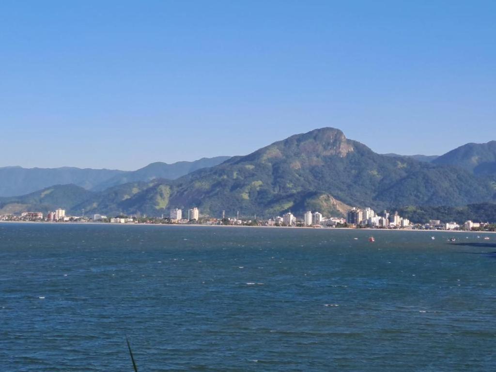 Апартаменты Pe Na Areia Prainha - Pedra Do Jacare Карагуататуба Экстерьер фото